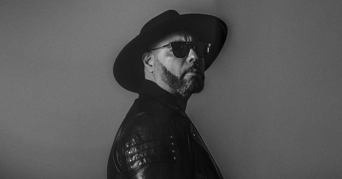 Roger Sanchez lança 'Black Rain' remix da faixa 'Raining Again' de Betoko  pela Embassy One - News - Mixmag Brasil