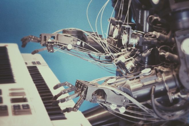 Pesquisa revela que 73% dos produtores acreditam que a música por inteligência artificial pode substituí-los