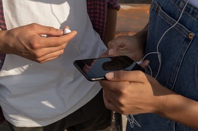 Novo aplicativo de música social "sem anúncios e algoritmos" Corus chega no mercado