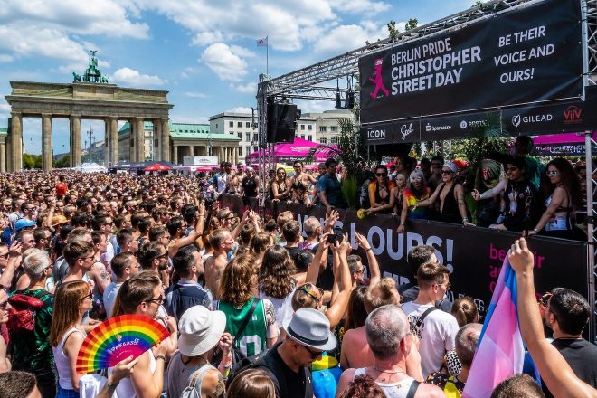Ataque na Berlin Pride deixa um morto e 29 feridos; suspeito é morto pela polícia