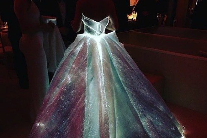 Veja O Vestido Luminoso Deslumbrante De Claire Danes No Met Gala