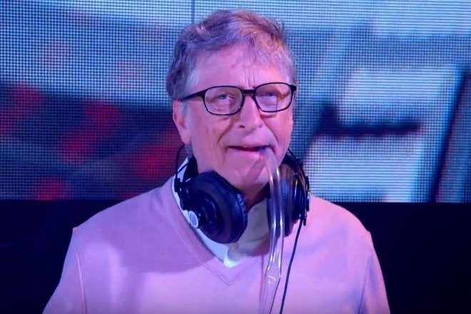 Assista Bill Gates como DJ em video