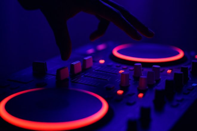61% dos DJs emergentes sentem que “números nas redes sociais importam mais do que habilidade musical