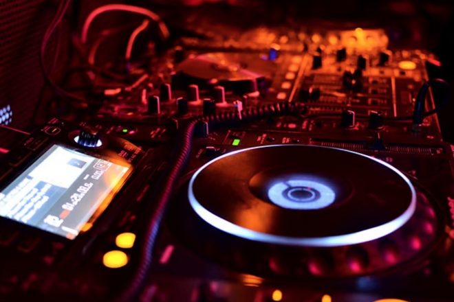 Apenas 22% dos DJs contratados em Ibiza em 2025 são mulheres ou pessoas não-binárias, revela novo estudo
