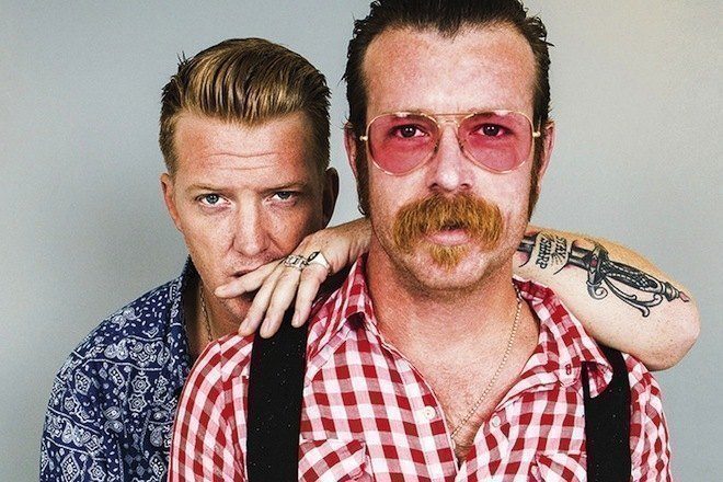 Banda Eagles of Death Metal volta a Paris para terminar show interrompido pelos ataques