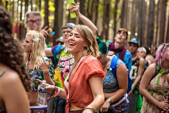 Electric Forest introduz opção de camping só para mulheres