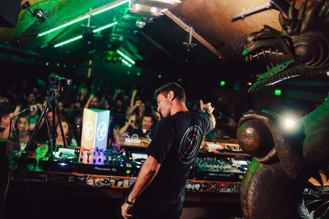 DJ brasileiro realiza o sonho de tocar no Warung Beach Club e relembra noite histórica