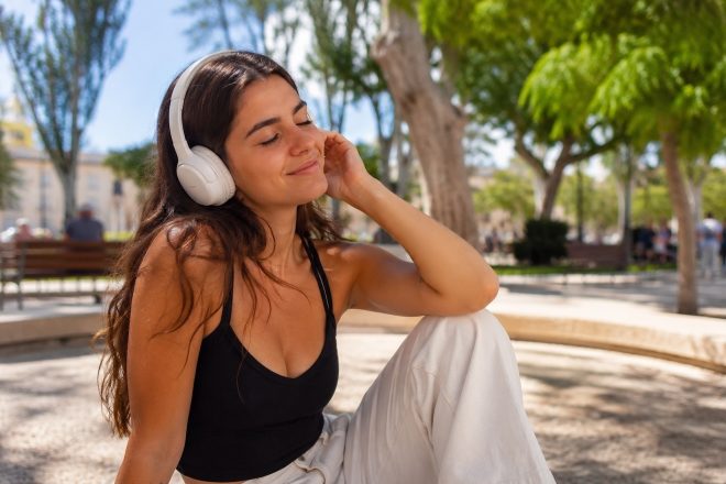 41% das pessoas no Reino Unido não ouvem um álbum completo há um ano, de acordo com nova pesquisa