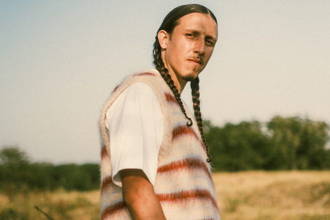Ginton se une a Richard Bona e Salif Keita em releitura moderna de 'Kalabancoro', lançada pela Decca/Universal