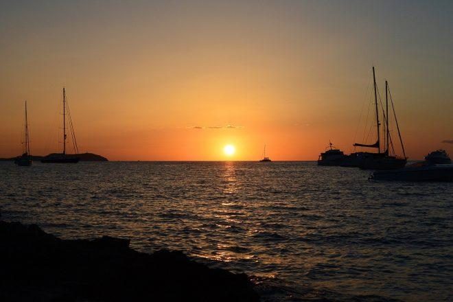 Turistas que planejam férias em Ibiza este ano podem enfrentar "escassez de acomodações", alerta presidente das Ilhas Baleares
