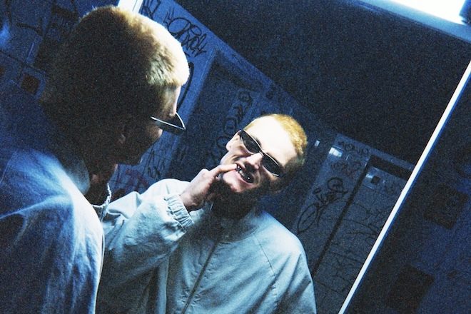 Innellea satiriza cultura do hype e algoritmos com novo single 'Slave To The Hype'