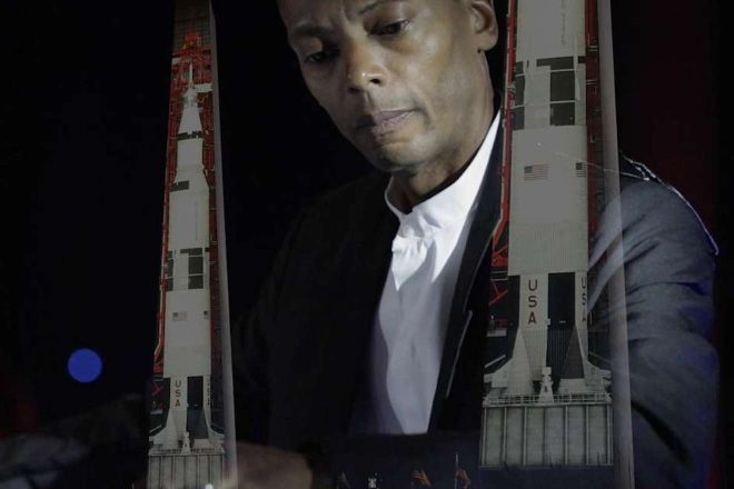 Reveja Jeff Mills tocando no afterparty do Apollo 50 Festival em Washington DC