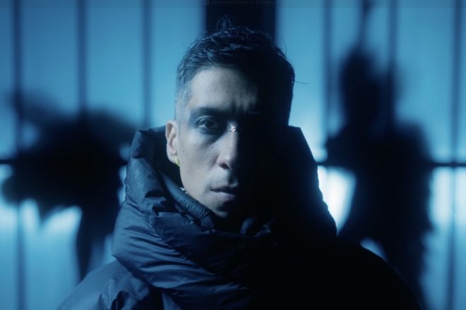 Conceitual, industrial e impactante: assista ao clipe de 'Mistery', de Jhonatan Ospina