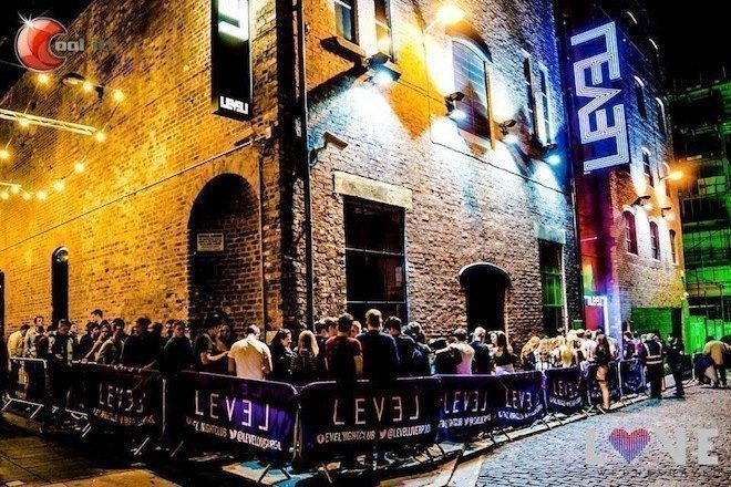 Nightclubs Em Liverpool Introduzem Video Games Em Toilets