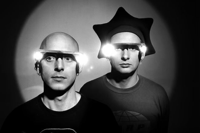Performance histórica do Orbital no Glastonbury 1994 terá lançamento oficial