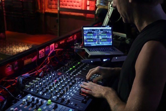 Richie Hawtin Explica Seu Novo Mixer 'Model 1' Em Video