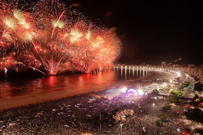 Rio Réveillon 2025: maior festa a céu aberto do mundo anuncia 13 palcos e line up para agitar Copacabana e além