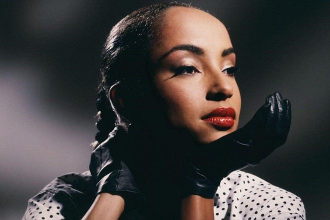 Sade Adu lança primeira faixa nova em seis anos. Ouça 'Young Lion' agora!