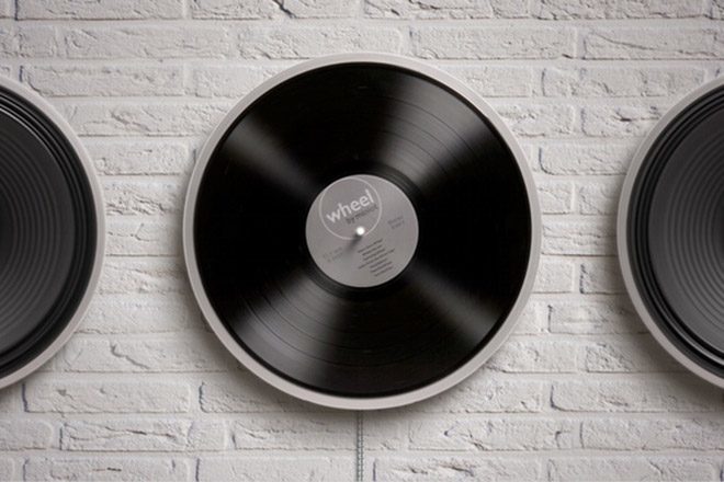 Este novo toca-discos não tem agulha e pode ser pendurado na sua parede 