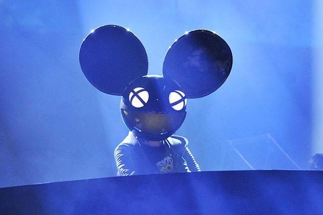 deadmau5 disse que capacete de rato causou "lesão na coluna"