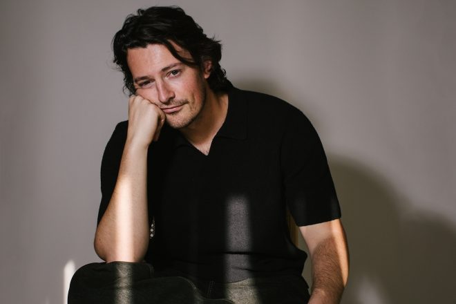 Rob Tirea mergulha em emoções cruas no single 'She Wants A Nobody'